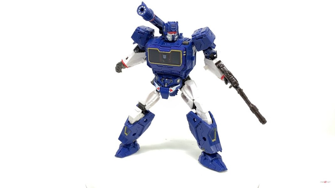 Transformers Studio Series 83 Soundwave More In Hand Image  (13 of 51)